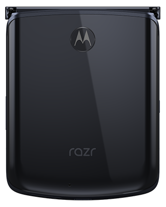 Telefon Telefon Motorola Razr 5G gri, fiind inchis, privit din spate, observandu-se logo-ul Motorola in mijloc sus si numele modelului in mijloc jos, pe un fundal alb