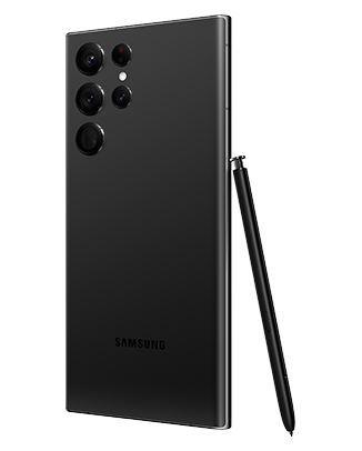 Telefon Telefon Samsung Galaxy S22 Ultra 128GB negru, privit din spate, dintr-un unghi de aproximativ 20 de grade spre dreapta, avand creionul special rezemat de partea dreapta, pe un fundal alb