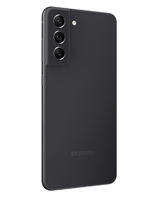 Telefon Telefon Samsung Galaxy S21 FE negru in picioare, fotografiat din spate, usor rotit catre dreapta