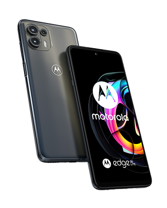 Telefon Doua telefone Motorola Edge Lite Dual Sim 128-8GB 5G Lagoon Green fiind plasate unul cu fata si celalalt spatele inclinate spre spate cu o imagine de fundal cu un