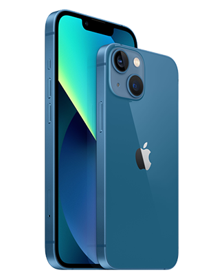 Telefon Doua telefoane Apple iPhone 13 128 GB albastru, unul fotografiat din fata, cu ecranul aprins, si unul fotografiat din spate