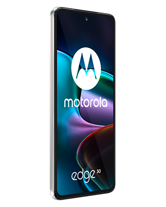 Telefon Telefon Motorola Edge 30 Dual Sim 128-8GB 5G Silver cu fata intr-un unghi de 20 de grade spre dreapta cu o imagine de fundal cu un joc de culori rosu verde si bleu pe un fundal alb