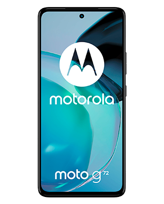 Telefon Telefon Moto G72 Negru, cu imagine de fundal cu logo Motorola, privit din fata