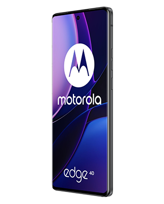 Telefon Telefon Motorola Edge 40, negru, vizibil din dreapta fata, imagine de fundal cu tonuri violet