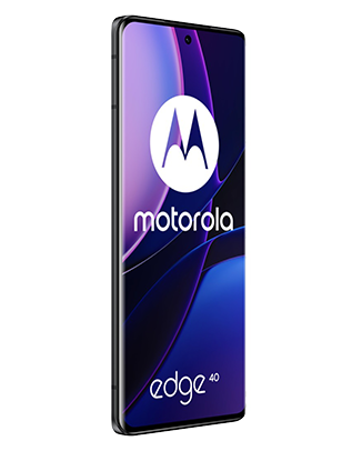 Telefon Telefon Motorola Edge 40, negru, vizibil din stanga fata, imagine de fundal cu tonuri violet