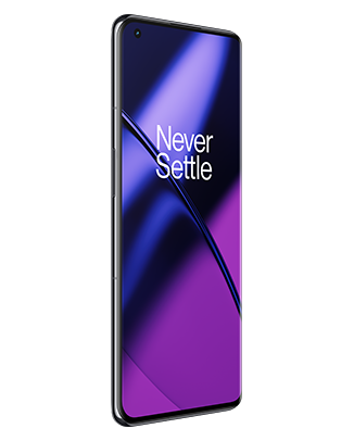 Telefon Telefon OnePlus 11 5G, negru, vizibil din stanga fata, imagine de fundal cu valuri violet
